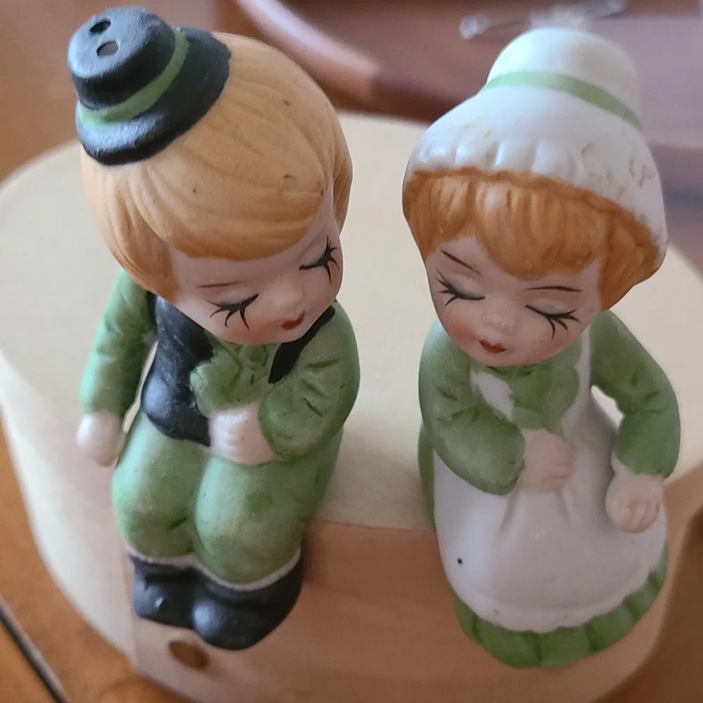 Vintage salt and pepper shakers bench sitters made in Taiwan